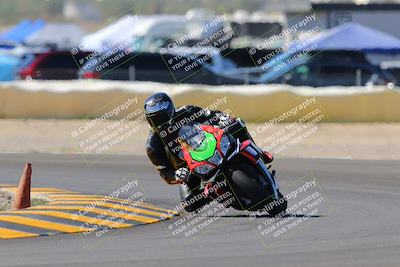 media/Oct-09-2022-SoCal Trackdays (Sun) [[95640aeeb6]]/Turn 2 (1110am)/